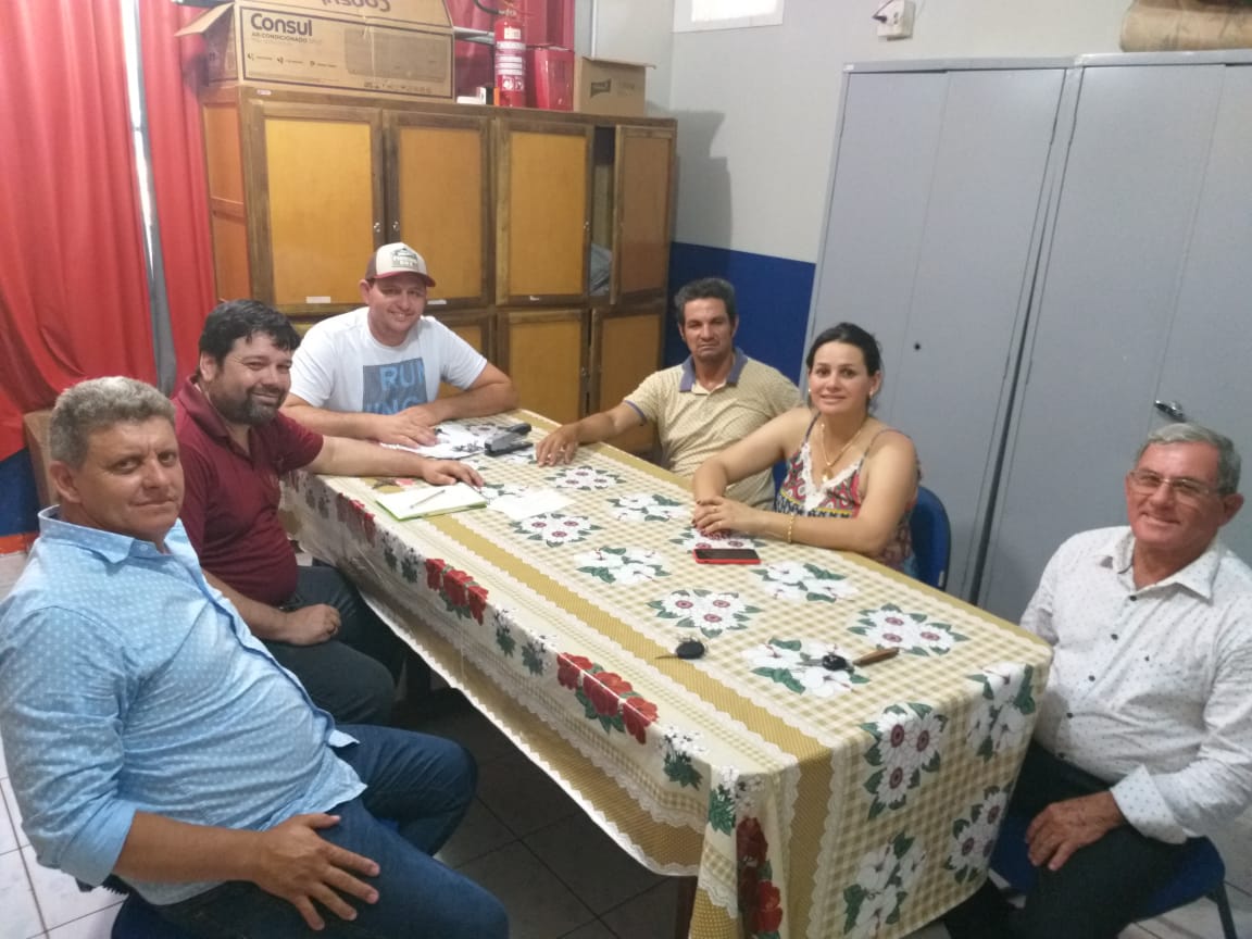 Janete, Cristiano, Polaco, Elton e Zet&atilde;o se re&uacute;nem com diretor da Escola Creuslhi