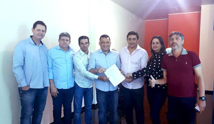 Vereadores de Confresa recebem kits de irriga&ccedil;&atilde;o para a agricultura familiar