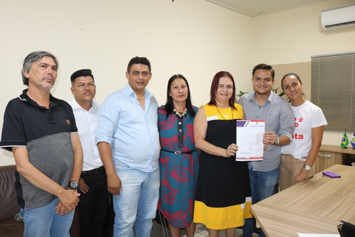 Vereadores participam de reuni&atilde;o com Deputada Rosa Neide